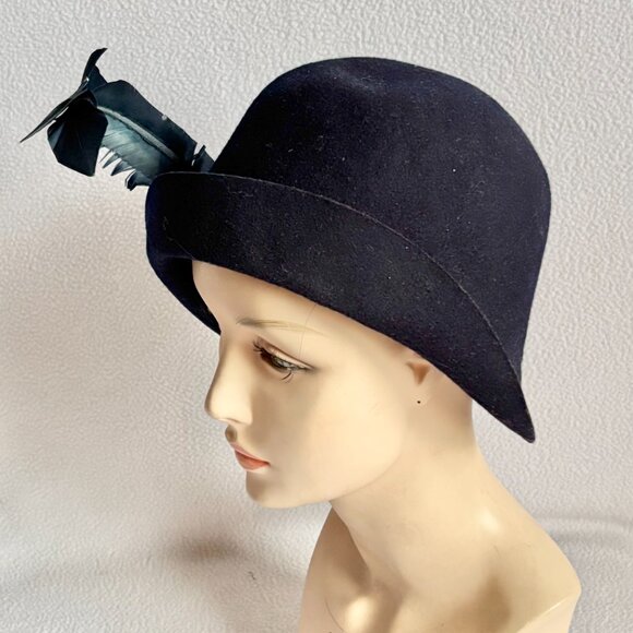 1920s 1930s Black Wool Cloche Hat with Feathers - Picture 2 of 16